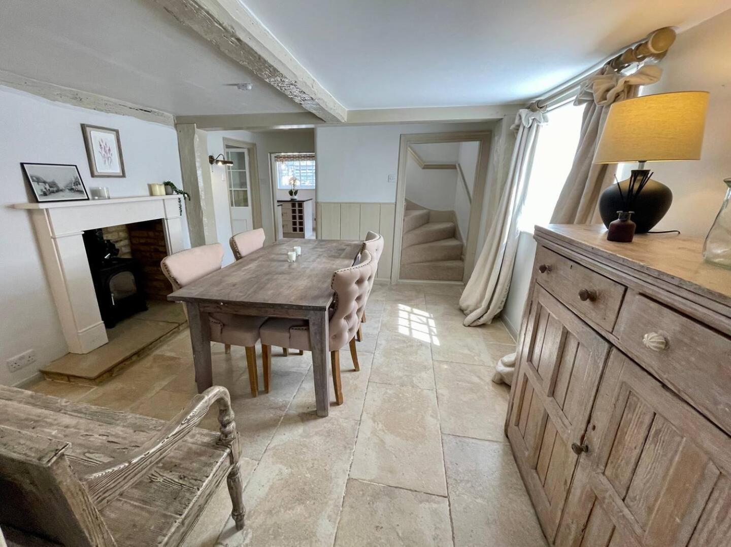 Elegant Oak Beamed House In Pretty Village - Cambridge Homehost Buckden  Exterior photo