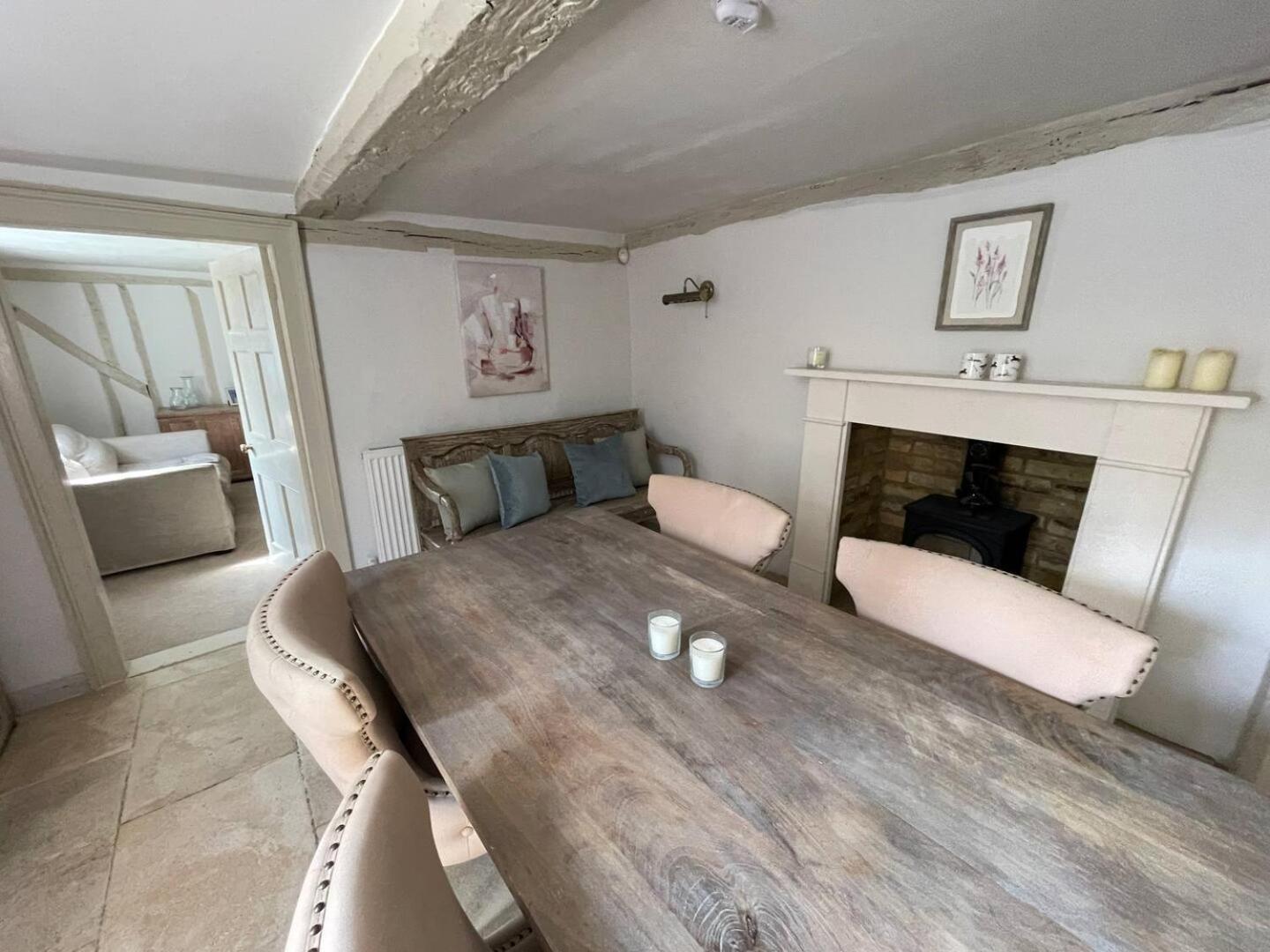 Elegant Oak Beamed House In Pretty Village - Cambridge Homehost Buckden  Exterior photo